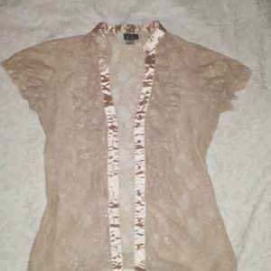 Peach lace ruffle button down short sleeved top